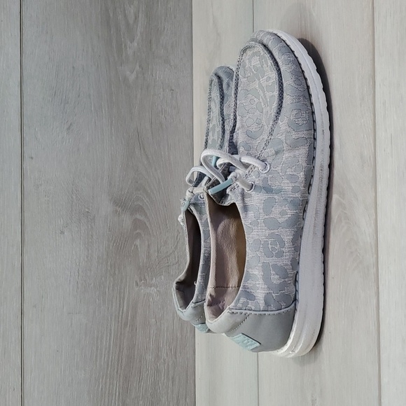 Hey Dude Wendy Youth Cat Eye Grey Loafer Slip On shoes sz Y2-L3 - Picture 3 of 12